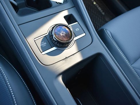 Used 2025 Volkswagen Tiguan SE R-Line image 23