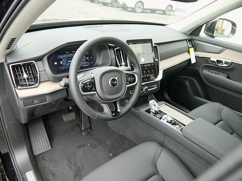 New 2026 Volvo XC90 B6 Plus w/ Protection Package Premier image 12