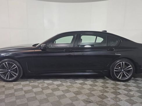 Used 2021 BMW 750i xDrive w/ Luxury Rear Seating Package image 3