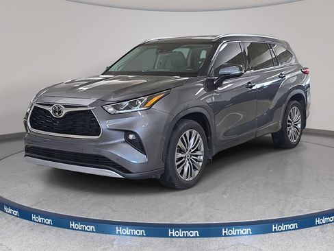 Used 2021 Toyota Highlander Platinum AWD/4WD image 1