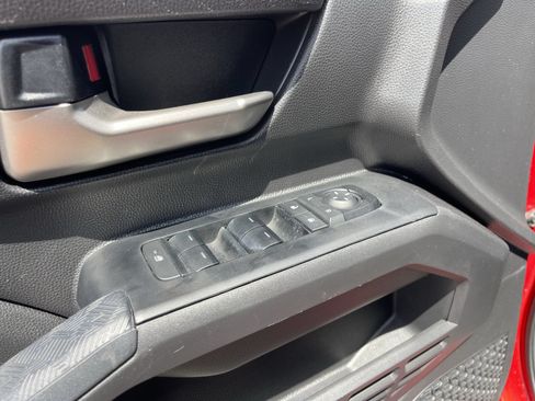 Used 2025 Toyota Tacoma TRD Sport AWD/4WD image 21