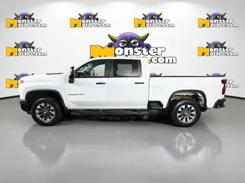 Used 2022 Chevrolet Silverado 2500 Custom w/ Custom Value Package AWD/4WD image 8