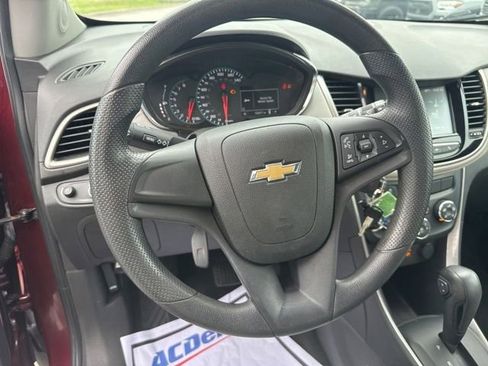 Used 2017 Chevrolet Trax LS FWD image 16