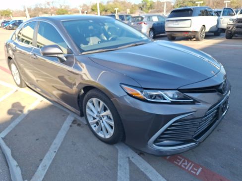 Used 2023 Toyota Camry LE image 8