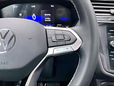 Certified 2023 Volkswagen Tiguan SE w/ Panoramic Sunroof Package image 25