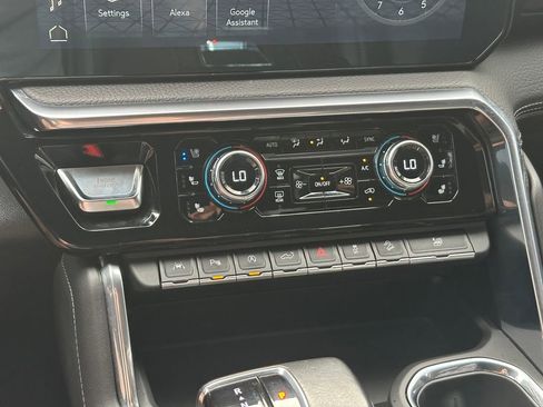 Used 2022 GMC Sierra 1500 Denali w/ Denali Reserve Package image 16