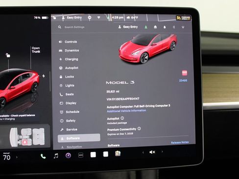 Used 2023 Tesla Model 3 Standard Range image 18