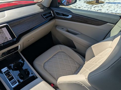 Certified 2024 Volkswagen Atlas SEL Premium R-Line image 11