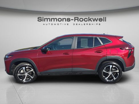 Used 2024 Chevrolet Trax RS w/ Sunroof Package image 8
