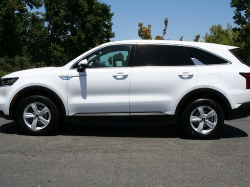 Used 2022 Kia Sorento LX AWD/4WD image 8