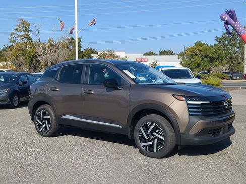 New 2026 Nissan Kicks SV w/ SV Premium Package image 2