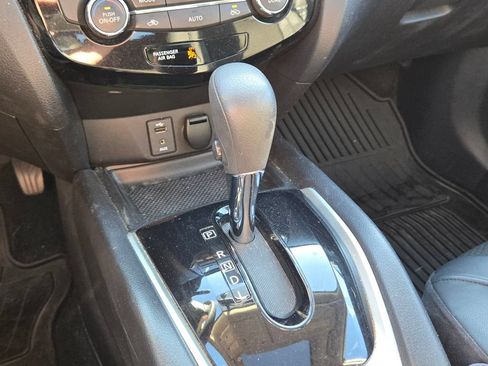 Used 2014 Nissan Rogue SV w/ SV Premium Package AWD/4WD image 33