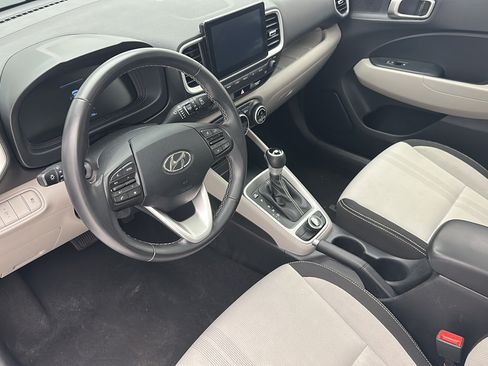 Used 2025 Hyundai Venue SEL FWD image 13