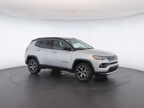 Used 2026 Jeep Compass Limited image 30