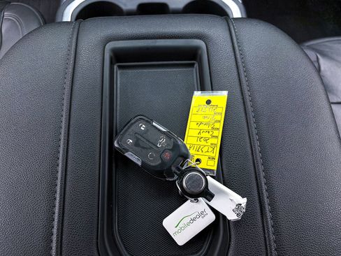 Used 2021 Chevrolet Silverado 1500 LTZ w/ LTZ Convenience Package II AWD/4WD image 18