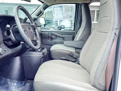 Used 2025 GMC Savana 3500 LT w/ LT Preferred Equipment Group RWD image 12