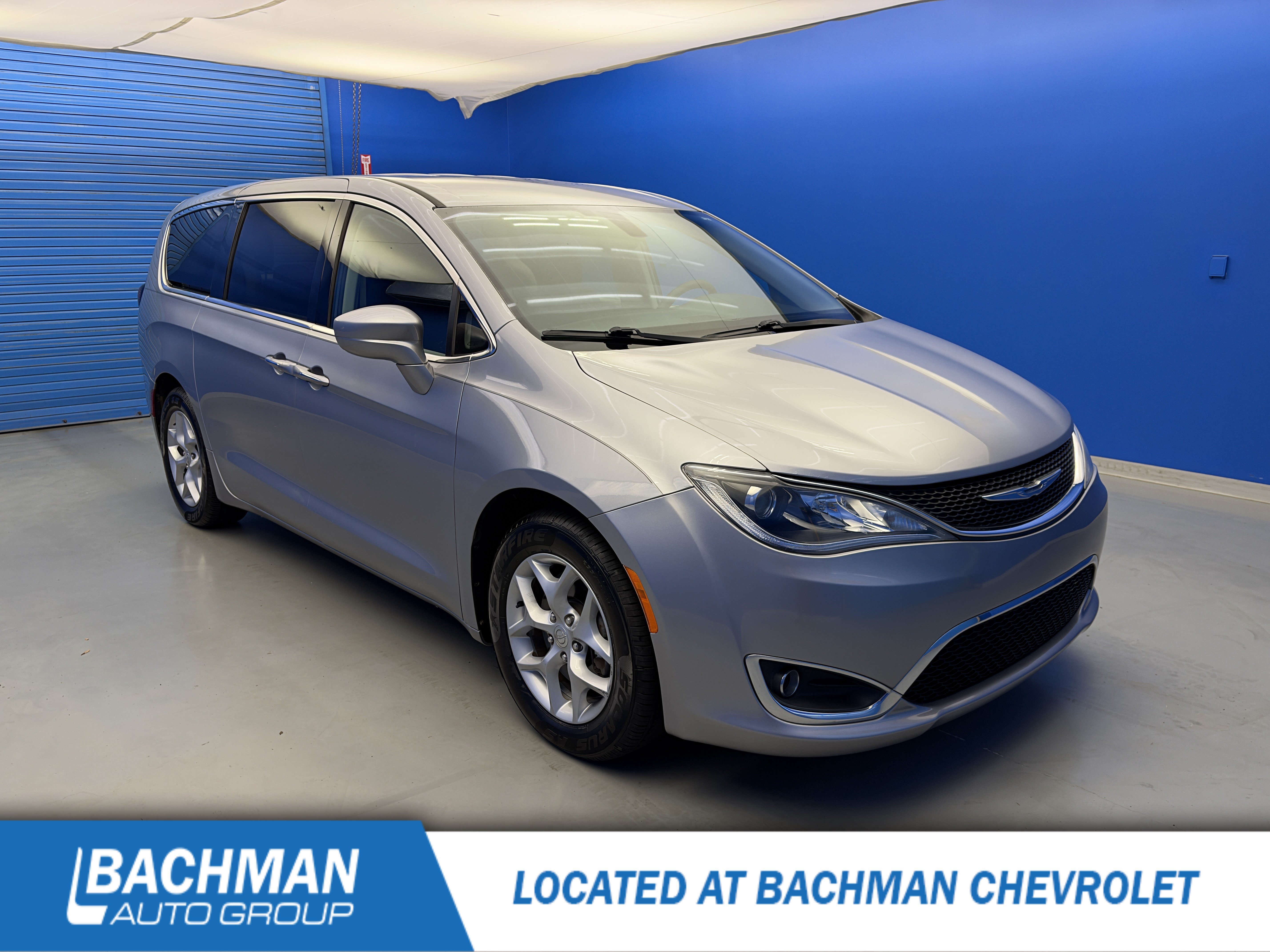 Used 2018 Chrysler Pacifica Touring Plus w/ Tire & Wheel Group FWD image 1