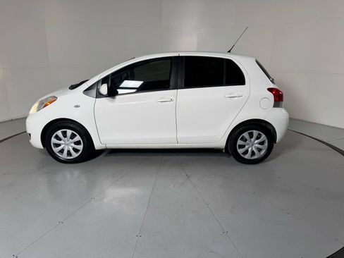 Used 2009 Toyota Yaris 4-Door Hatchback image 8