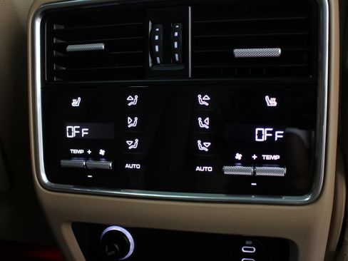 Used 2023 Porsche Cayenne Platinum Edition AWD/4WD image 24