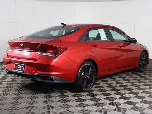 Used 2023 Hyundai Elantra SEL image 8