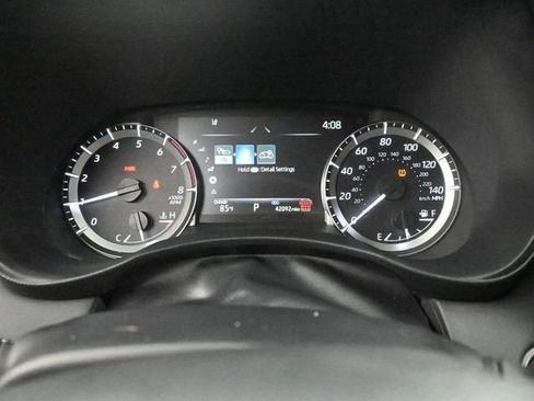 Used 2024 Toyota Highlander LE image 15