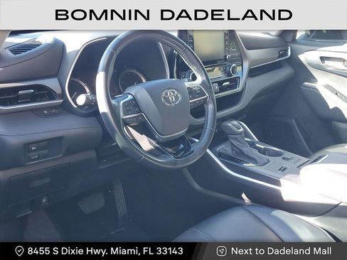 Used 2021 Toyota Highlander XLE image 6