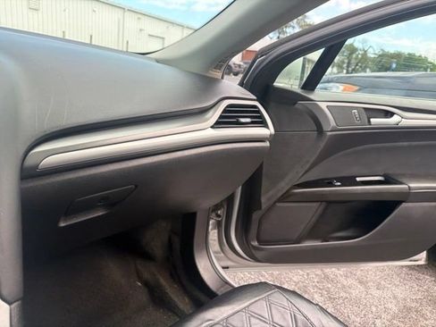 Used 2016 Ford Fusion SE FWD image 25