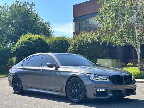 Used 2016 BMW 750i xDrive AWD/4WD image 10