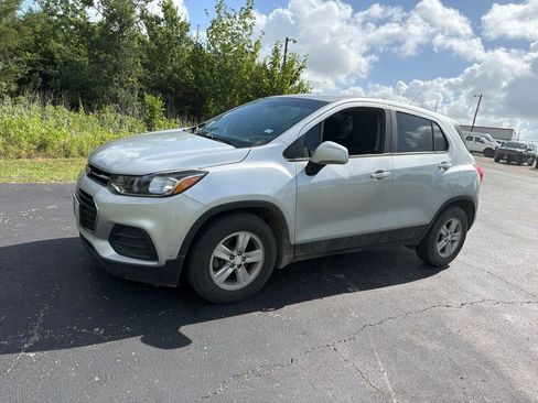 Used 2020 Chevrolet Trax LS FWD image 4
