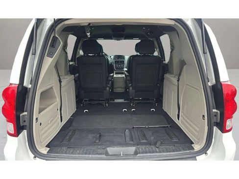 Used 2017 Dodge Grand Caravan SXT FWD image 10
