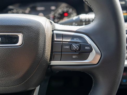 Used 2023 Jeep Compass Latitude w/ Sun and Sound Group AWD/4WD image 19