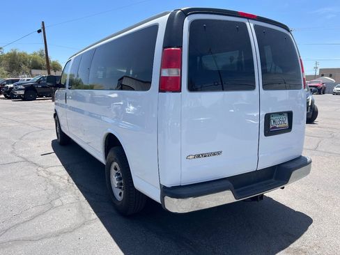 Used 2017 Chevrolet Express 3500 LT w/ LT Preferred Equipment Group RWD image 9