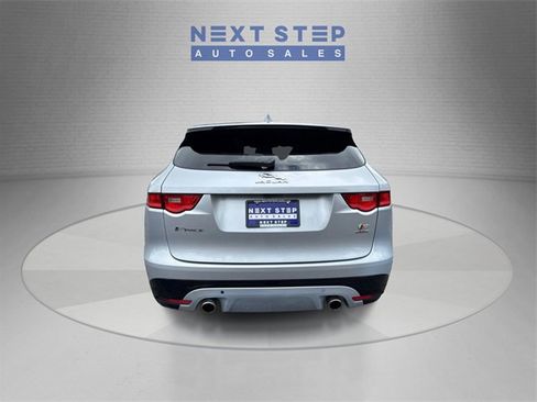 Used 2017 Jaguar F-PACE First Edition image 7