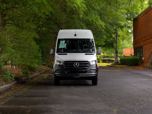 Used 2022 Mercedes-Benz Sprinter 2500 image 35