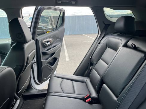 Used 2024 GMC Terrain SLT AWD/4WD image 40
