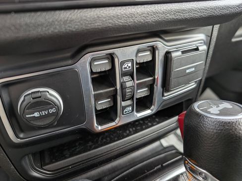 Used 2024 Jeep Wrangler Unlimited Sport AWD/4WD image 33