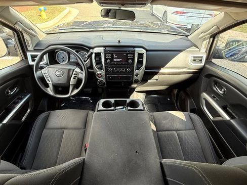 Used 2017 Nissan Titan SV image 16