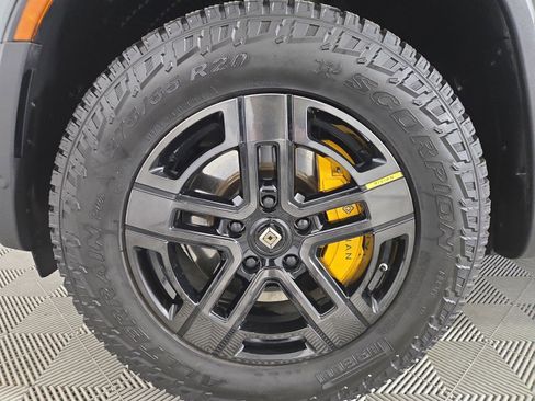 Used 2024 Rivian R1S Adventure image 9