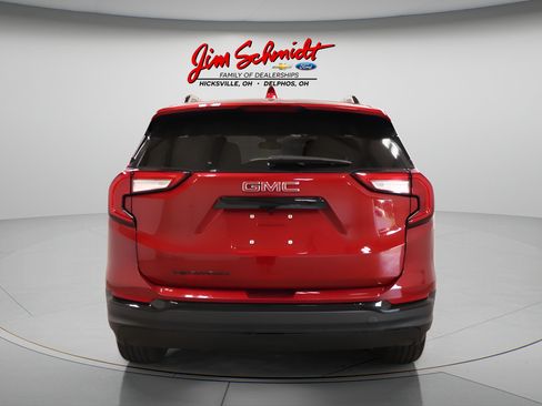 Used 2023 GMC Terrain SLE w/ Driver Convenience Package FWD image 5