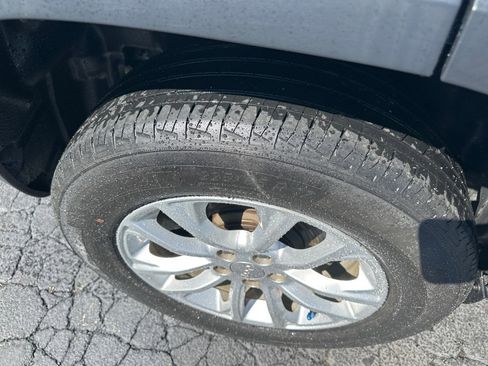 Used 2019 Jeep Cherokee Latitude w/ Cold Weather Group image 7