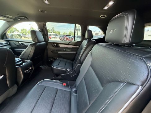 Used 2025 Buick Enclave Sport Touring AWD/4WD image 4