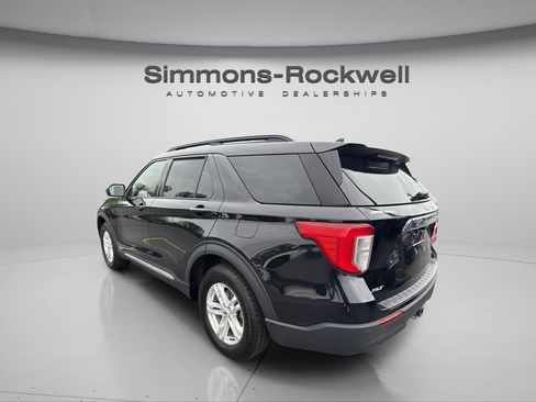Used 2020 Ford Explorer XLT w/ Comfort Package AWD/4WD image 2