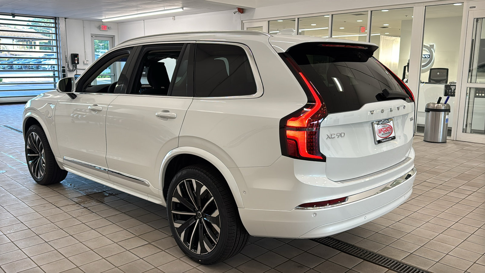 New 2026 Volvo XC90 T8 Plus w/ Protection Package Premier AWD/4WD image 7