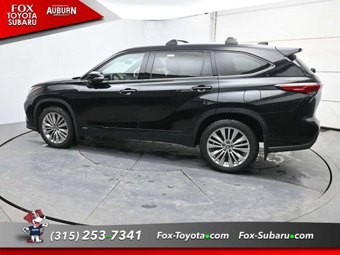 Used 2023 Toyota Highlander Platinum image 15