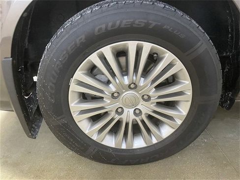 Used 2015 Chrysler Town & Country Touring-L w/ Driver Convenience Group image 9