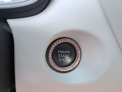 Certified 2025 Toyota Corolla Cross LE image 28