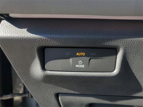 New 2025 Volkswagen Tiguan SE image 28