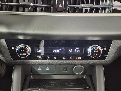 New 2025 Mitsubishi Outlander SE image 17