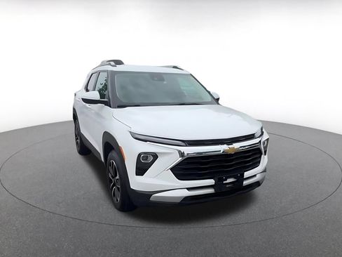 Used 2025 Chevrolet TrailBlazer LT FWD image 3