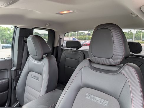 Used 2015 GMC Canyon SLE w/ All-Terrain Package AWD/4WD image 19
